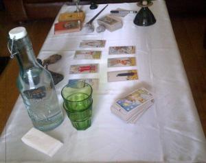 Table prepared for a tarot r
